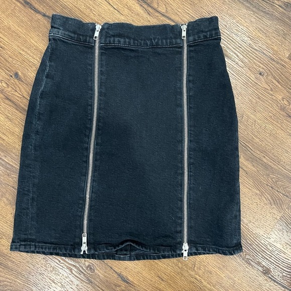 Agolde Revolve Pamela Black Mini Skirt Dual Silver Zipper Front Dark Denim Sz 26 - Picture 1 of 3